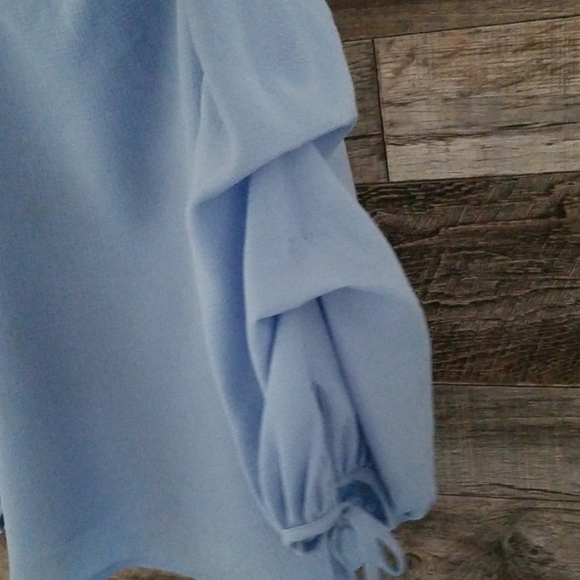 SO CUTE !! baby blue open shoulder blouse - Picture 2 of 4